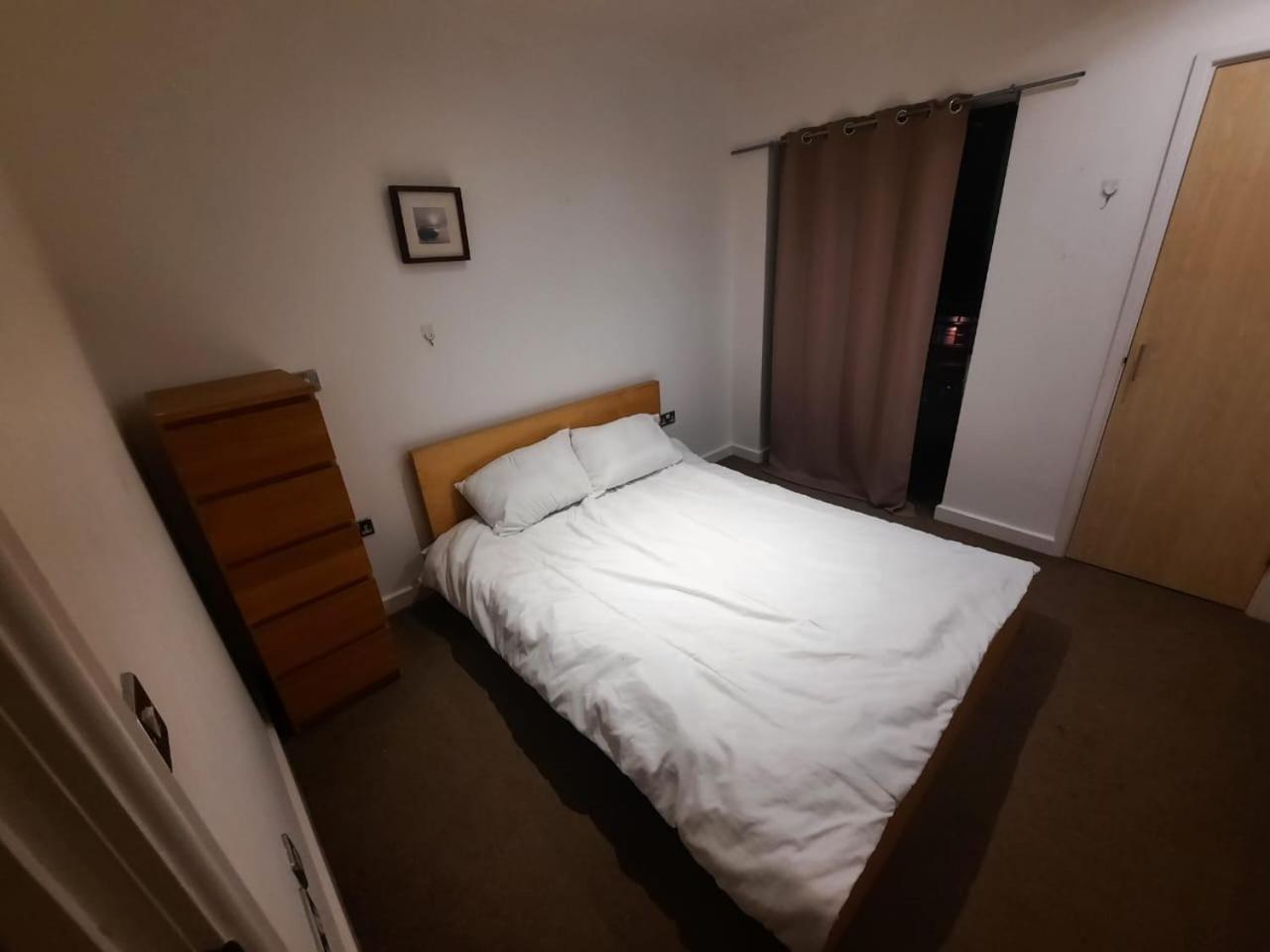 Room In Cardiff City Center - Swiftstay Bagian luar foto