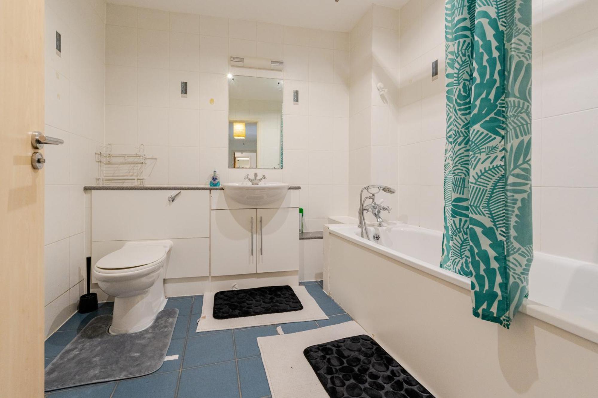 Room In Cardiff City Center - Swiftstay Bagian luar foto
